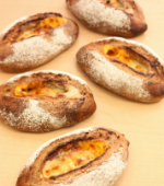 フォルサワー（クワトロチーズのライ麦パン）